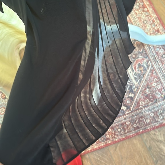 Little black dress, long sleeve wrap with flutter chiffon kick Donna Morgan - Picture 4 of 6